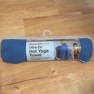 NWT- GAIAM- Ultra-Dri Hot Yoga Towel